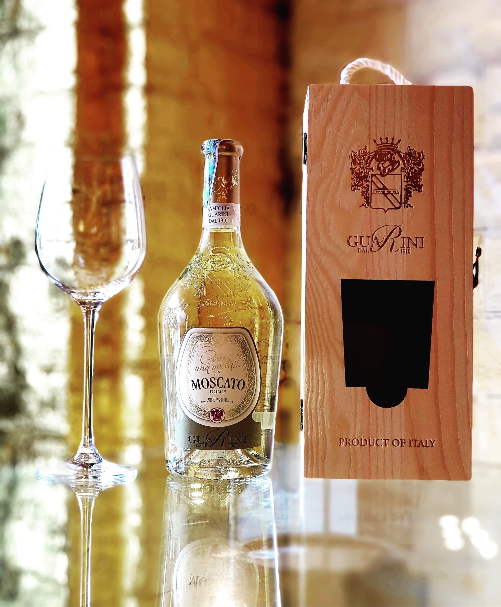 Rượu Vang-Món Quà Tinh Tế Cho Ngày Phụ Nữ Việt Nam 20-10 3 Rượu Vang ngọt Moscato Dolce Guarini