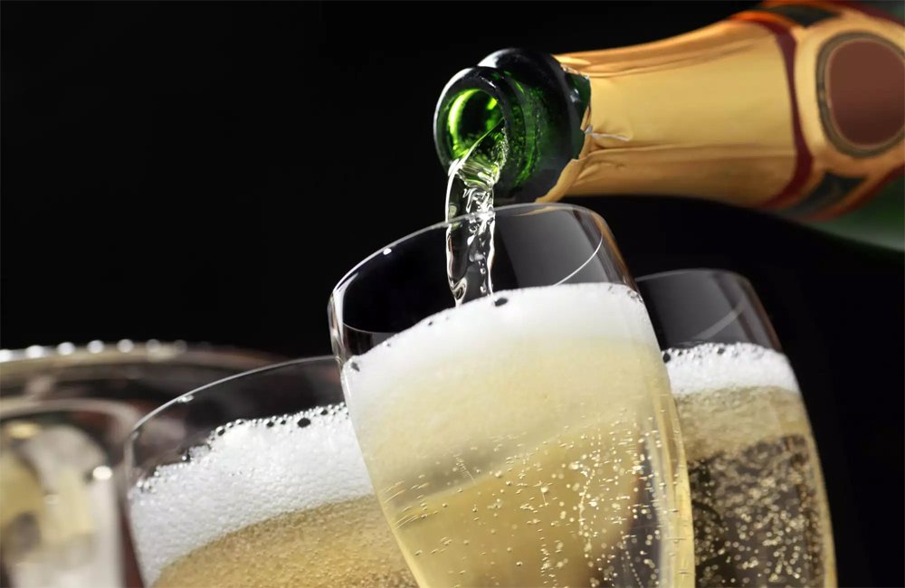 Tại Sao Rượu Champagne Lại Có Giá Đắt Đỏ