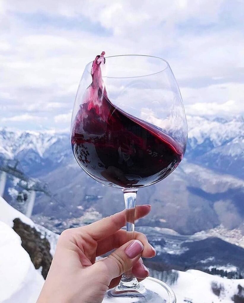 VÌ SAO NÊN LẮC LY VANG MỖI KHI THƯỞNG THỨC